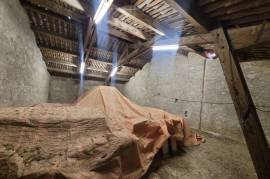 Stone Wine Storehouse Offering 110 M2 Of Floor Space With One Upper Floor And A 76 M2 Garden.
