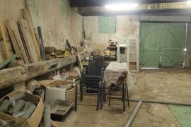 Stone Wine Storehouse Offering 110 M2 Of Floor Space With One Upper Floor And A 76 M2 Garden.