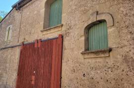 Stone Wine Storehouse Offering 110 M2 Of Floor Space With One Upper Floor And A 76 M2 Garden.