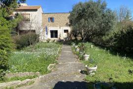 Beautiful And Rare Property Offering A Main House, A Studio And An Independent Guesthouse On A 545 M2 Plot With Garden And Well.