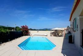 Beautifully Renovated Villa With 5 Bedrooms, 2 Bathrooms And A Garage On A Landscaped 681 M2 Plot With Heated Swimming Pool And Petanque Court. Beautifully Renovated Villa With 5 Bedrooms, 2 Bathrooms And A Garage On A Landscaped 681 M2 Plot With Heated Swimming Pool And Petanque Court.