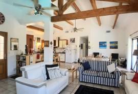 Beautifully Renovated Villa With 5 Bedrooms, 2 Bathrooms And A Garage On A Landscaped 681 M2 Plot With Heated Swimming Pool And Petanque Court. Beautifully Renovated Villa With 5 Bedrooms, 2 Bathrooms And A Garage On A Landscaped 681 M2 Plot With Heated Swimming Pool And Petanque Court.