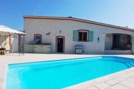 Beautifully Renovated Villa With 5 Bedrooms, 2 Bathrooms And A Garage On A Landscaped 681 M2 Plot With Heated Swimming Pool And Petanque Court.