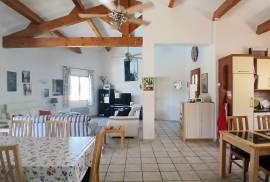 Beautifully Renovated Villa With 5 Bedrooms, 2 Bathrooms And A Garage On A Landscaped 681 M2 Plot With Heated Swimming Pool And Petanque Court. Beautifully Renovated Villa With 5 Bedrooms, 2 Bathrooms And A Garage On A Landscaped 681 M2 Plot With Heated Swimming Pool And Petanque Court.