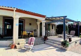 Beautifully Renovated Villa With 5 Bedrooms, 2 Bathrooms And A Garage On A Landscaped 681 M2 Plot With Heated Swimming Pool And Petanque Court. Beautifully Renovated Villa With 5 Bedrooms, 2 Bathrooms And A Garage On A Landscaped 681 M2 Plot With Heated Swimming Pool And Petanque Court.