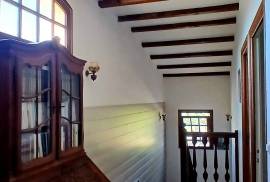 Unique Villa With 220 M2 Of Living Space On An Exceptional Plot Of 11651 M2 In The Heart Of The Garrigue, With Breathtaking Panoramic Views And At Walking Distance From The River.