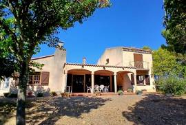 Unique Villa With 220 M2 Of Living Space On An Exceptional Plot Of 11651 M2 In The Heart Of The Garrigue, With Breathtaking Panoramic Views And At Walking Distance From The River.