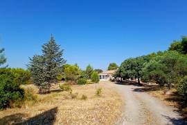 Unique Villa With 220 M2 Of Living Space On An Exceptional Plot Of 11651 M2 In The Heart Of The Garrigue, With Breathtaking Panoramic Views And At Walking Distance From The River.