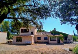 Unique Villa With 220 M2 Of Living Space On An Exceptional Plot Of 11651 M2 In The Heart Of The Garrigue, With Breathtaking Panoramic Views And At Walking Distance From The River.