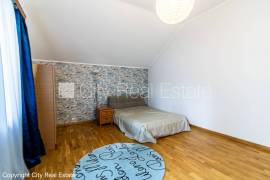 Detached house for rent in Jurmala, 380.00m2