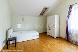 Detached house for rent in Jurmala, 380.00m2
