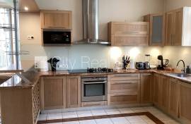 Detached house for rent in Jurmala, 380.00m2