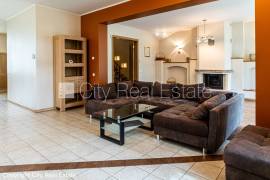 Detached house for rent in Jurmala, 380.00m2
