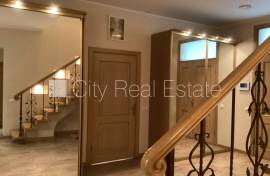 Detached house for rent in Jurmala, 380.00m2