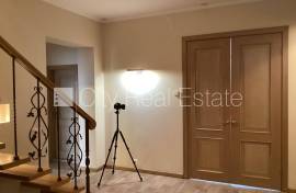 Detached house for rent in Jurmala, 380.00m2