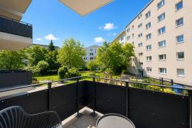 Ready to move: Furnished Studio Apartment with Balcony next to Park Humboldthain