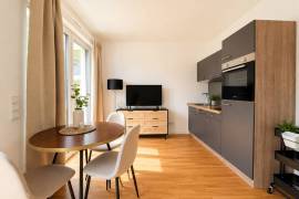 Ready to move: Furnished Studio Apartment with Balcony next to Park Humboldthain