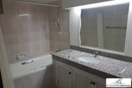 Asa Garden - Extra Large Three Bedroom Duplex and Pet Friendly on Sukhumvit 24 Asa Garden - Extra Large Three Bedroom Duplex and Pet Friendly on Sukhumvit 24