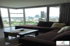 Fullerton Sukhumvit - Contemporary Two Bedroom + Office Near Ekkamai Fullerton Sukhumvit - Contemporary Two Bedroom + Office Near Ekkamai