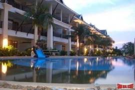 Large beautiful 3 bedroom duplex near beach for rent - Na jomtien