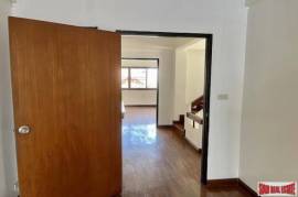 Home Office / Townhouse for Rent in a Prime Nana Location Home Office / Townhouse for Rent in a Prime Nana Location