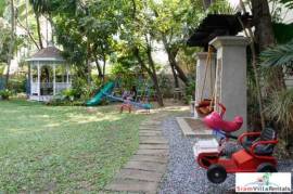 Renovated Largest Four Bedrooms Room Apartment for Rental in Asoke Area of Bangkok Renovated Largest Four Bedrooms Room Apartment for Rental in Asoke Area of Bangkok