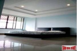 Five Store Large Townhouse for Rent in the On-nut Area, Bangkok Five Store Large Townhouse for Rent in the On-nut Area, Bangkok