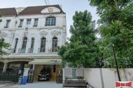 Baan Klang Krung Grande Vienna Rama 3 - Spacious and Modern Three Bedroom, Three Level Townhouse for Rent in Bang Phongphang, Bangkok