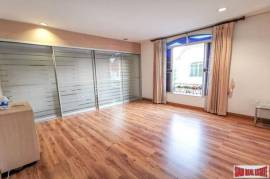 Baan Klang Krung Grande Vienna Rama 3 - Spacious and Modern Three Bedroom, Three Level Townhouse for Rent in Bang Phongphang, Bangkok Baan Klang Krung Grande Vienna Rama 3 - Spacious and Modern Three Bedroom, Three Level Townhouse for Rent in Bang Phongphang, Bangkok