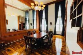 Elegant 4.5 Storey Townhouse 4 Beds with one miad room for Rent in Thong Lor.