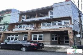 Extra Large Townhouse with Office Option in Bangna, Bangkok Extra Large Townhouse with Office Option in Bangna, Bangkok
