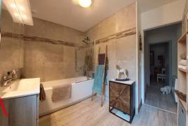 7 room, 125m2 Villa for sale in Nezignan l'eveque - 420 000 € *