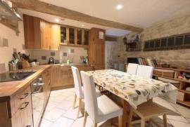 5 room, 90m2 Village house for sale in Nezignan l'eveque - 130 000 € *