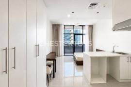 Stylish Studio with Balcony | Great Amenities!