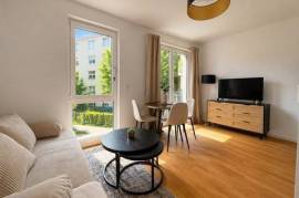 Ready to move: Furnished Studio Apartment with Balcony next to Park Humboldthain