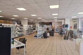 Istria, Pula, commercial space 531.81 m² with parking in a busy location
