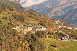 A Tesero, magazzino con terreno edificabile