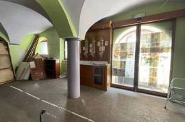 Locale in posizione strategica a Castello di Fiemme