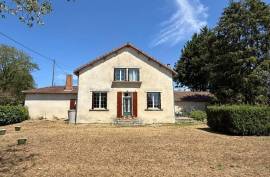 4-Bedroom House With Garden On 1062m2 - €139785