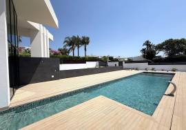 Luxury Contemporary Villa with Pool Just Minutes from Porto de Mós Beach