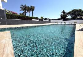 Luxury Contemporary Villa with Pool Just Minutes from Porto de Mós Beach