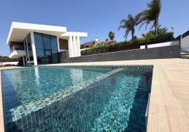 Luxury Contemporary Villa with Pool Just Minutes from Porto de Mós Beach