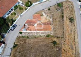 Single Storey House with Independent Entrances – Ideal for Housing and Investment in Anobra Single Storey House with Independent Entrances – Ideal for Housing and Investment in Anobra