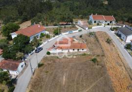 Single Storey House with Independent Entrances – Ideal for Housing and Investment in Anobra Single Storey House with Independent Entrances – Ideal for Housing and Investment in Anobra