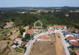 Single Storey House with Independent Entrances – Ideal for Housing and Investment in Anobra Single Storey House with Independent Entrances – Ideal for Housing and Investment in Anobra