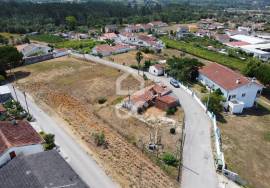 Single Storey House with Independent Entrances – Ideal for Housing and Investment in Anobra Single Storey House with Independent Entrances – Ideal for Housing and Investment in Anobra