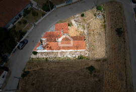Single Storey House with Independent Entrances – Ideal for Housing and Investment in Anobra