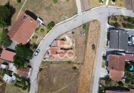 Single Storey House with Independent Entrances – Ideal for Housing and Investment in Anobra Single Storey House with Independent Entrances – Ideal for Housing and Investment in Anobra