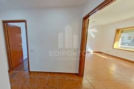 Fully Renovated 2 Fronts 2 Bedroom Apartment with Parking Space and Swimming Pool – Canidelo- Vila Nova de Gaia