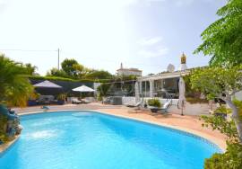 2-Bed. Villa with Pool and Garden